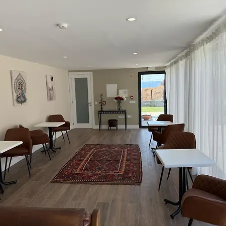 Escola Da Mestra Da Portela Sampriz فندق بونتي دا بارسا